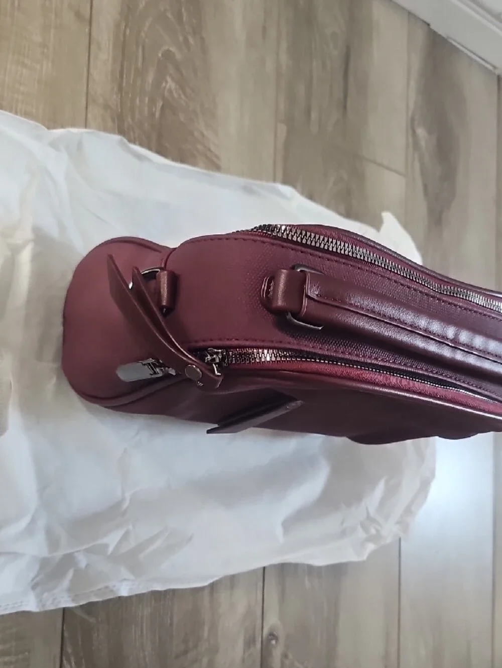 Women's Leather Crossbody Bag in Burgundy